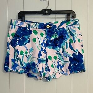 Lilly Pulitzer Buttercup Knit Shorts with scalloped hem and floral print Size 10